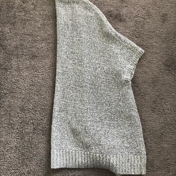 RW&Co. Short sleeve Cape Cardigan - Picture 4 of 4